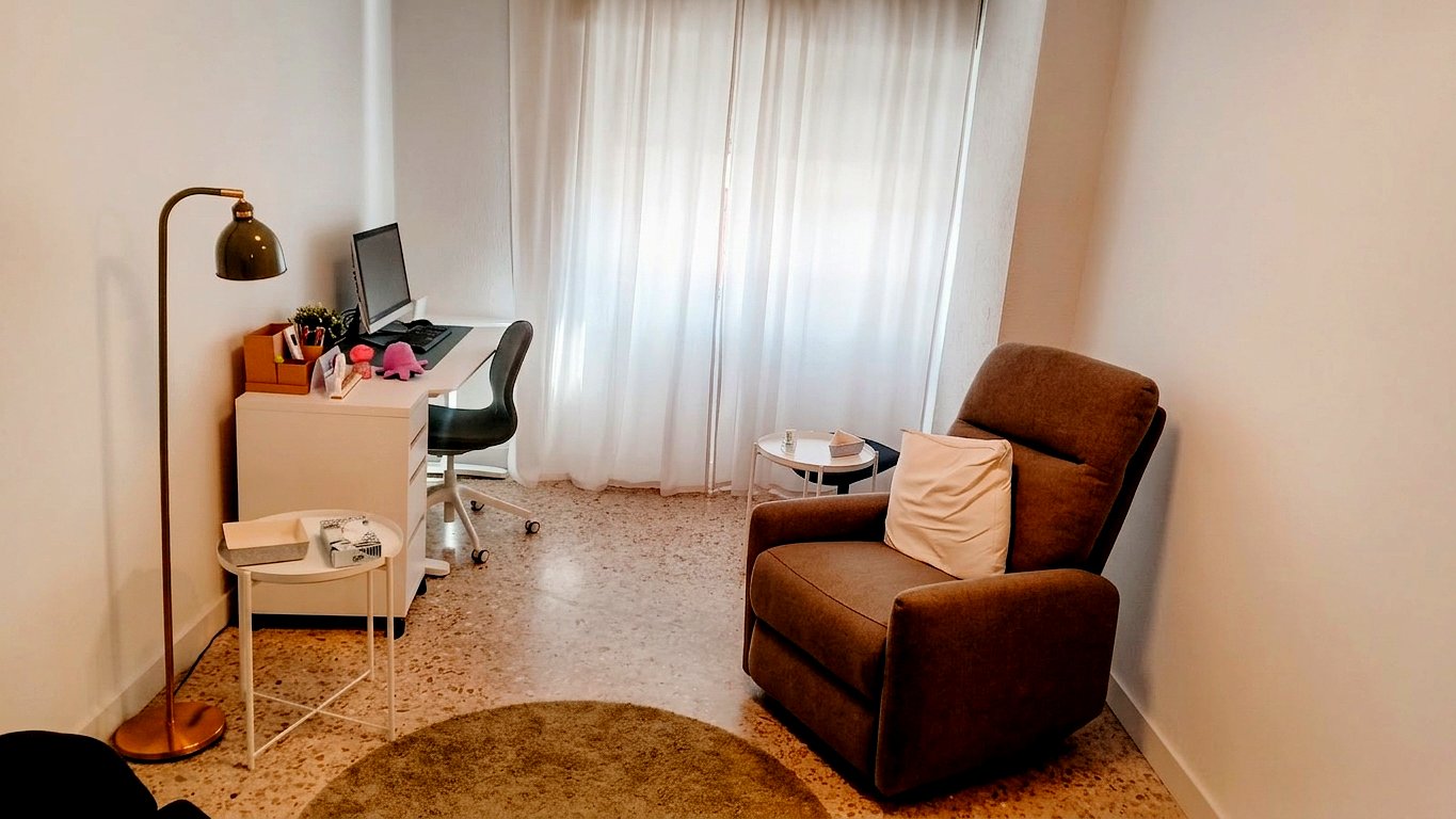Despacho equipado para formador particular en Almería